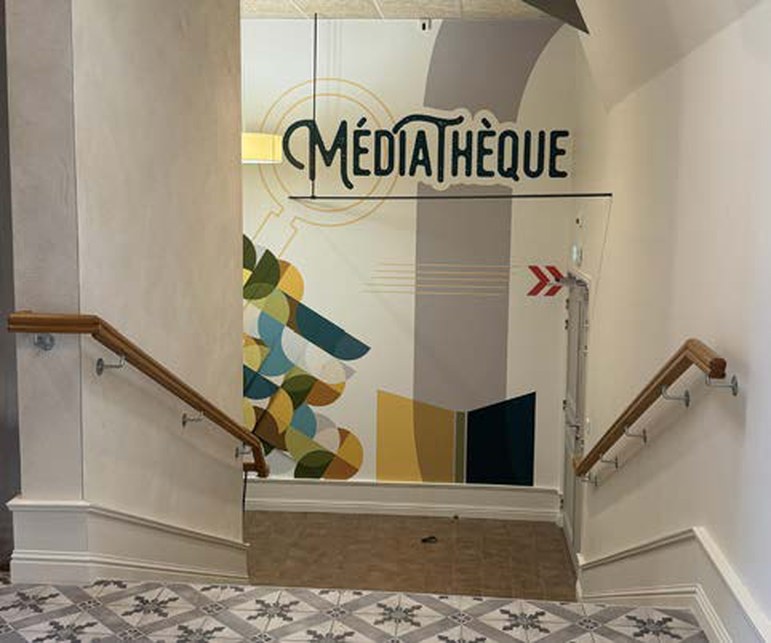 La médiathèque aménagée dans le château